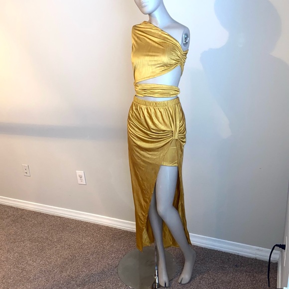Gold Wrap One Shoulder Two Piece NWOT - Picture 2 of 3